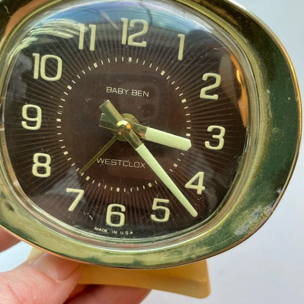 Vintage Westclox tan and gold clock.